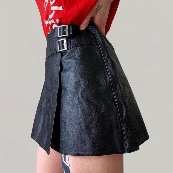 💋BOHO CHIC💋VINTAGE Allure Genuine Leather Buckle Detail Mini Skirt in Black